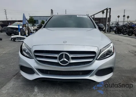 2015 Mercedes-Benz C 300 из США, поврежденный, VIN 55SWF4JB4FU093226